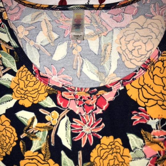 LuLaRoe medium black floral top 💕 - Picture 4 of 4